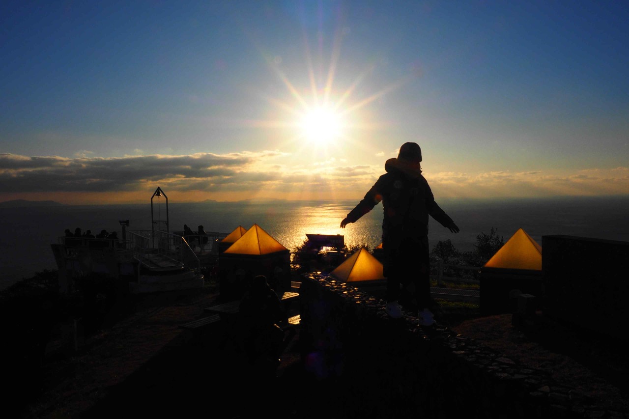 Tsurugamisaki Lighthouse (Former Navy Watchtower Site) Watching the First Sunrise from Cape Tsurugisaki Lighthouse!