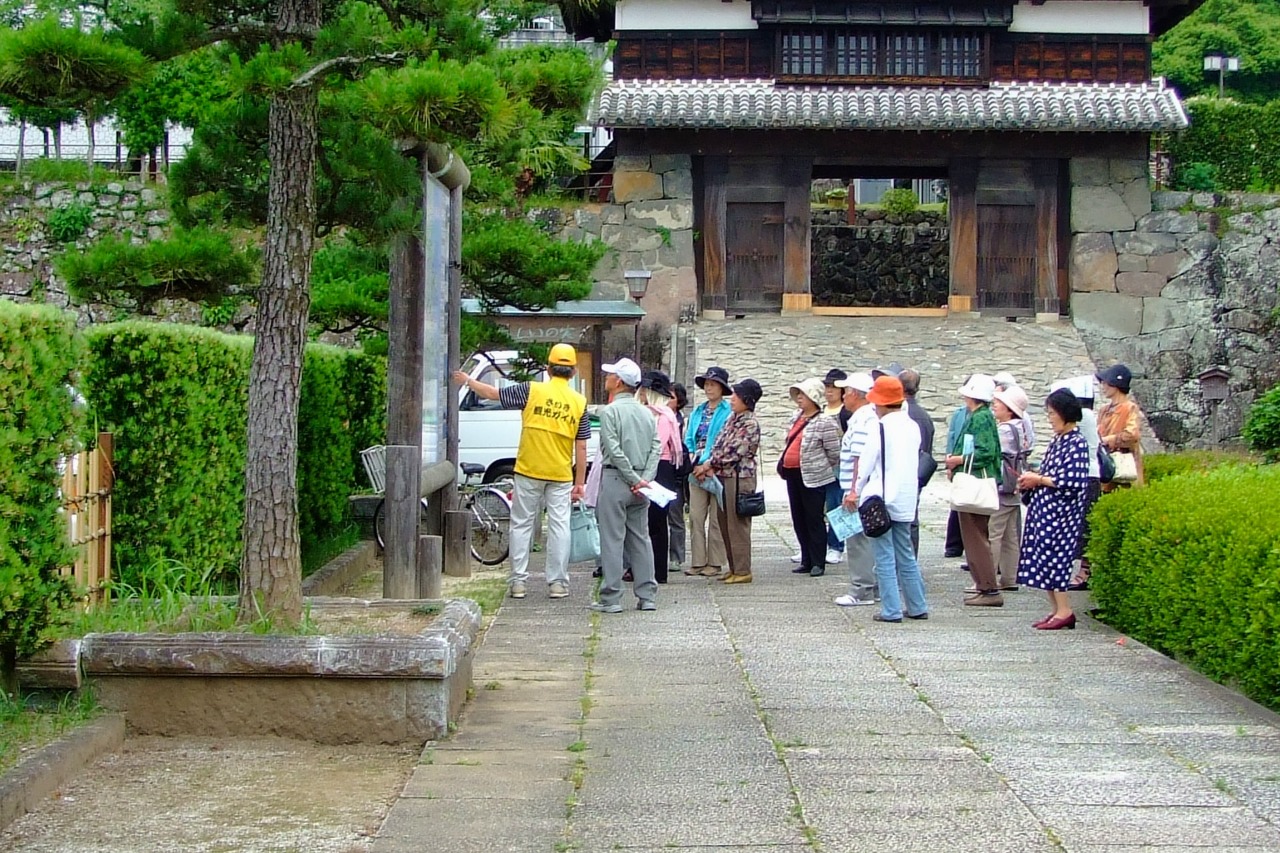 ガイド風景｜歴史と文学のみち